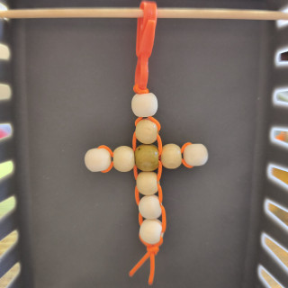 Schlüsselanhänger Holzperlen Kreuz 5