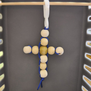 Schlüsselanhänger Holzperlen Kreuz 8