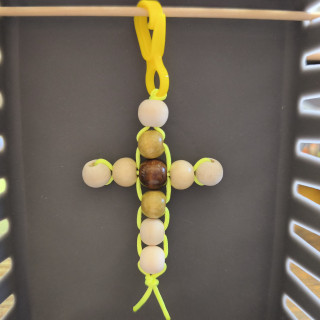 Schlüsselanhänger Holzperlen Kreuz 9
