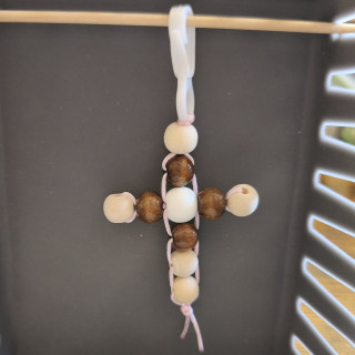 Schlüsselanhänger Holzperlen Kreuz 10