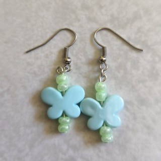 Ohrhänger mit Schmetterlingen + Glas-Rocailles Pastellblau-Mint