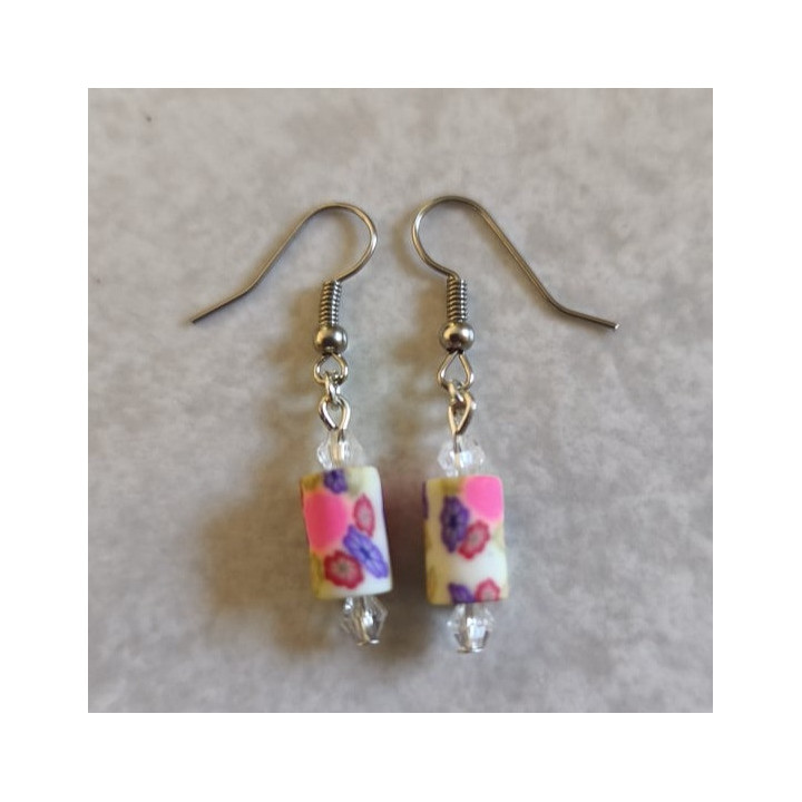 Ohrhänger mit zylinderförmigen Polymer Clay-Perlen Grundfarbe Cremeweiß