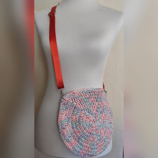 Gehäkelte, runde Umhängetasche Multicolor
