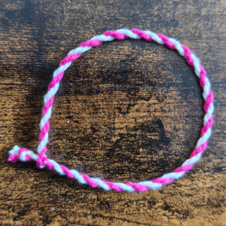 Gedrehtes Armband/Fußbändchen aus 100 % Baumwolle